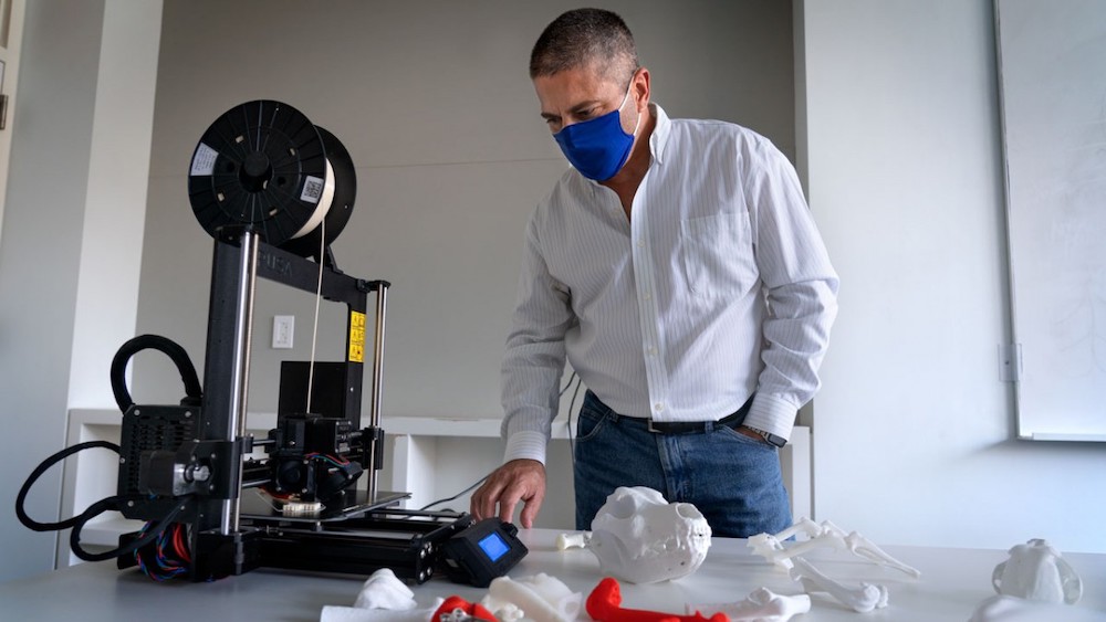 Jorge Colón ’92, D.V.M. ’95, senior lecturer with the Center for Veterinary Business and Entrepreneurship, examines the 3D printer that creates anatomical models of veterinary patients.