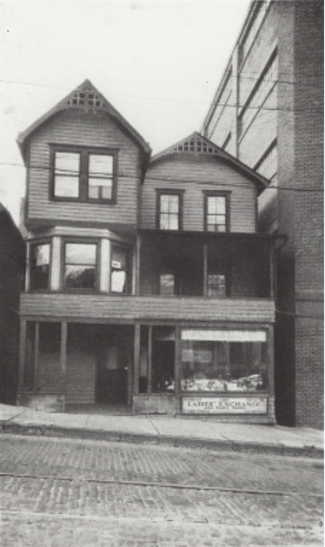 Alpha Phi Alpha house and Singleton residence