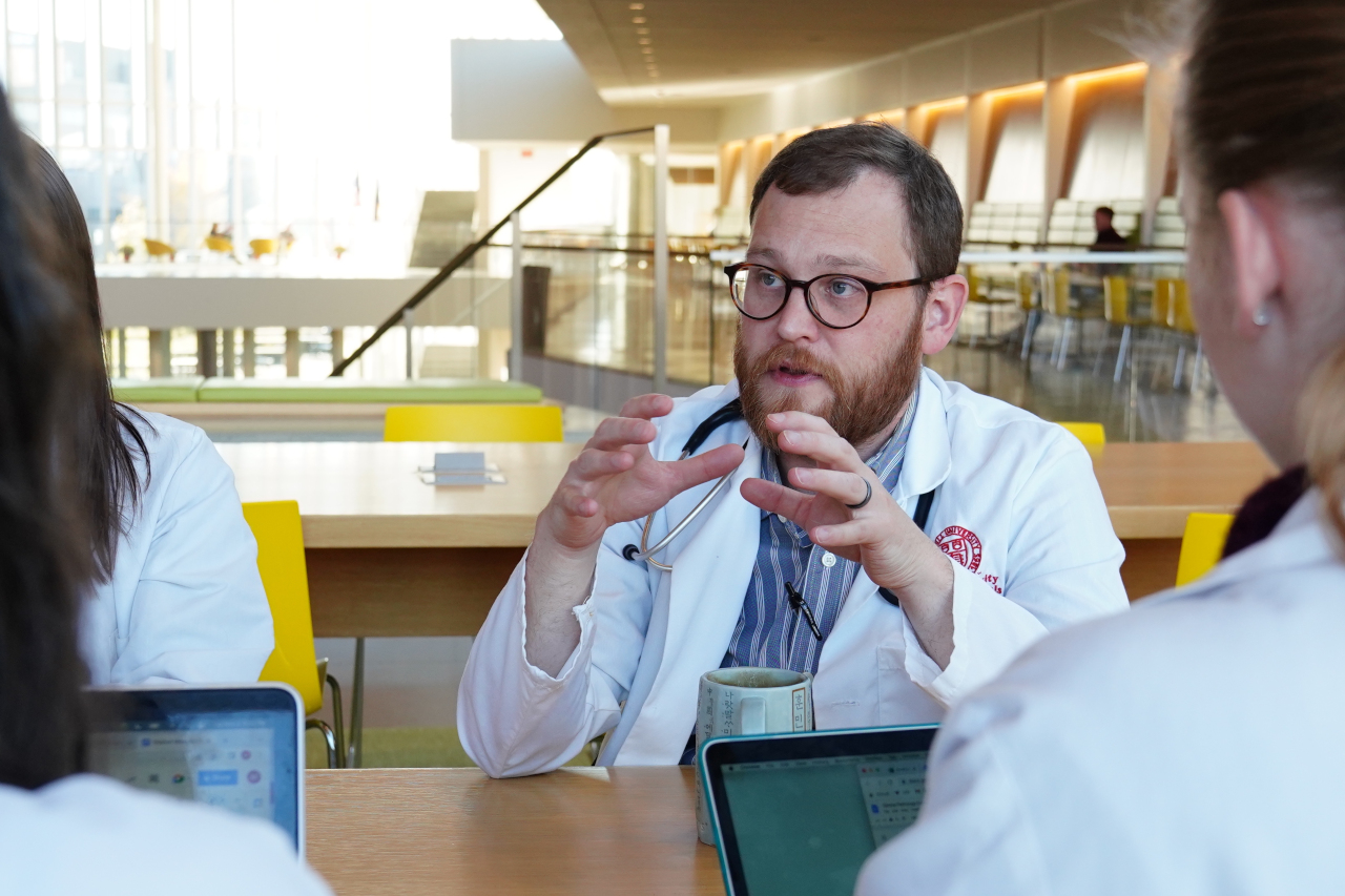 Small Animal Medicine professor talking to students