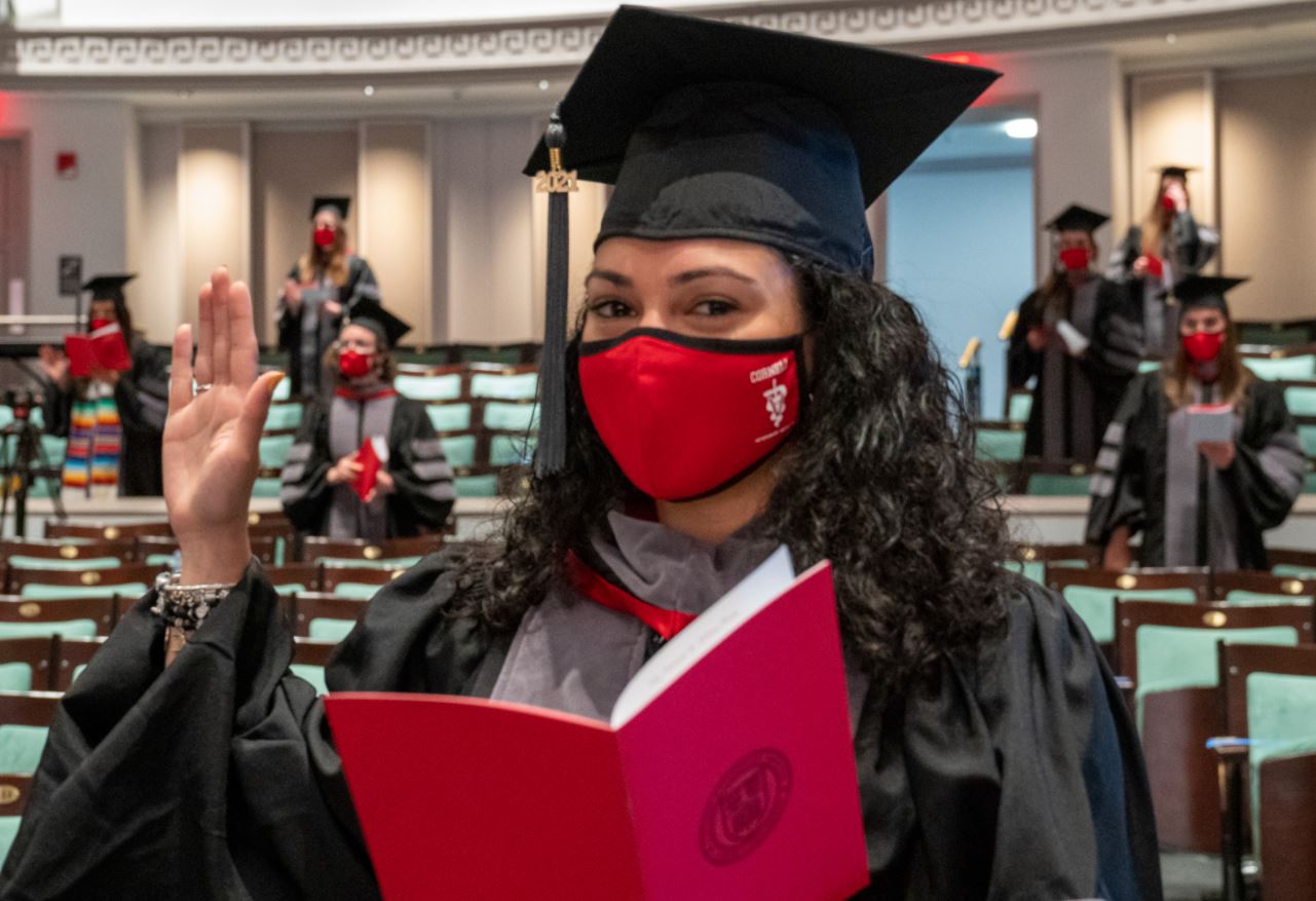 graduate taking veterinarian's oath