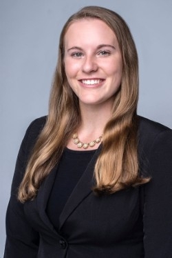 Robyn Leary Headshot 
