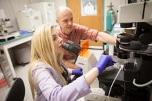 Two scientists work in the lab. 