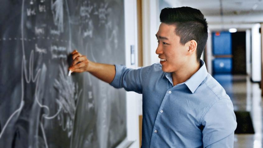 Brian Lee '20 at work in a classroom.