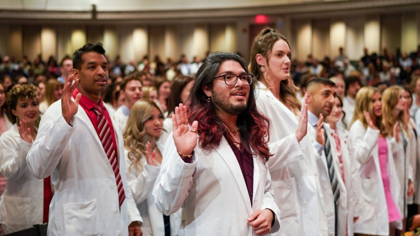 DVM students taking the Veterinarian's Oath