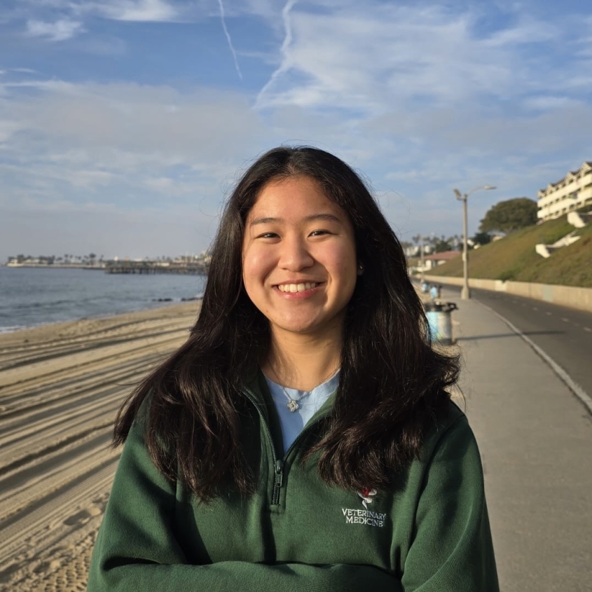 Portrait of Peer Mentor Amy Salim.
