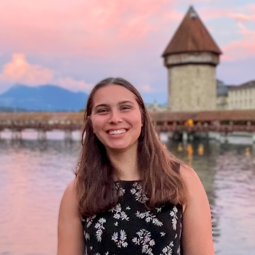 Portrait of Peer Mentor Isabel Davis.