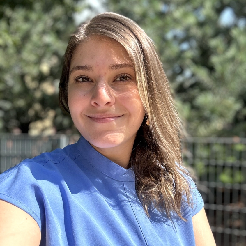 Portrait of Peer Mentor Rebecca Babekov.