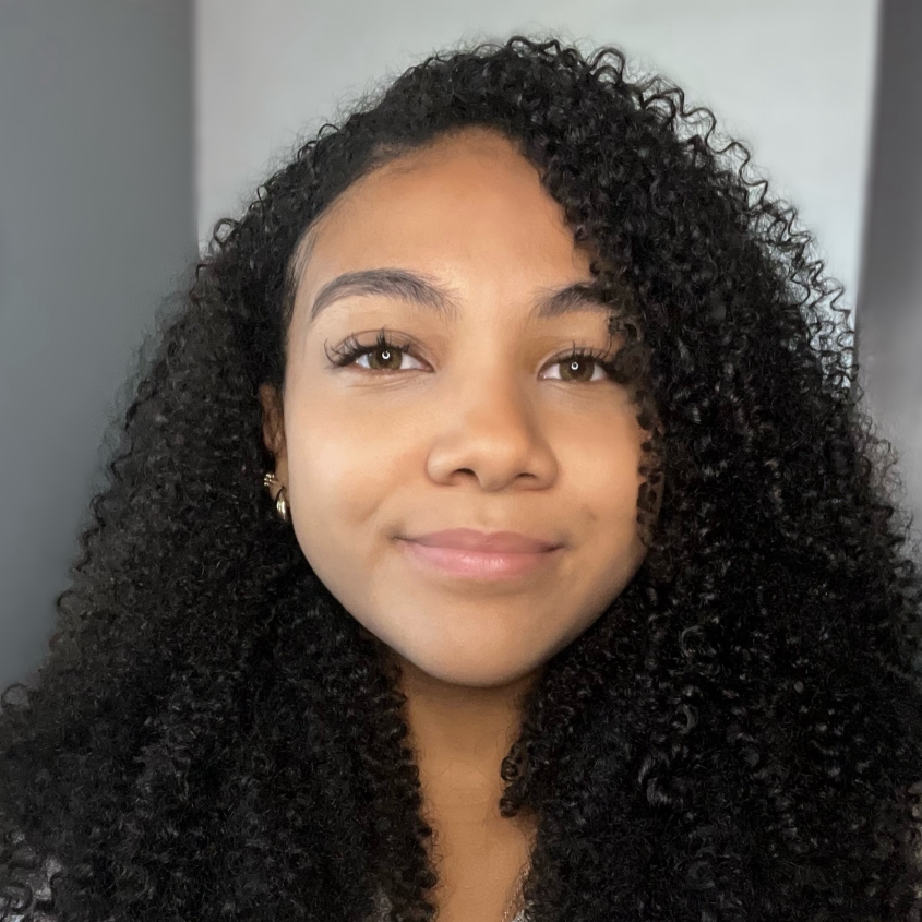 Portrait of Peer Mentor Rose Molina Gonzalez.