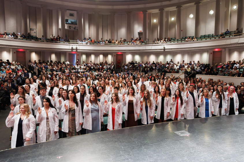 DVM students taking the veterinary oath