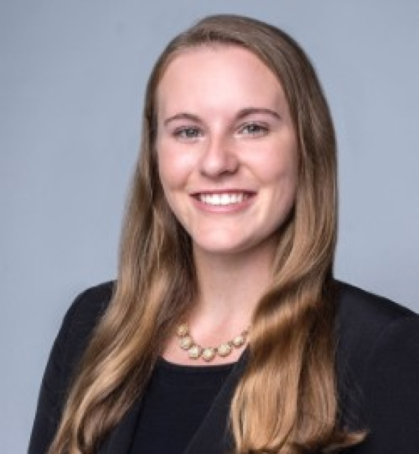 Robyn Leary Headshot 